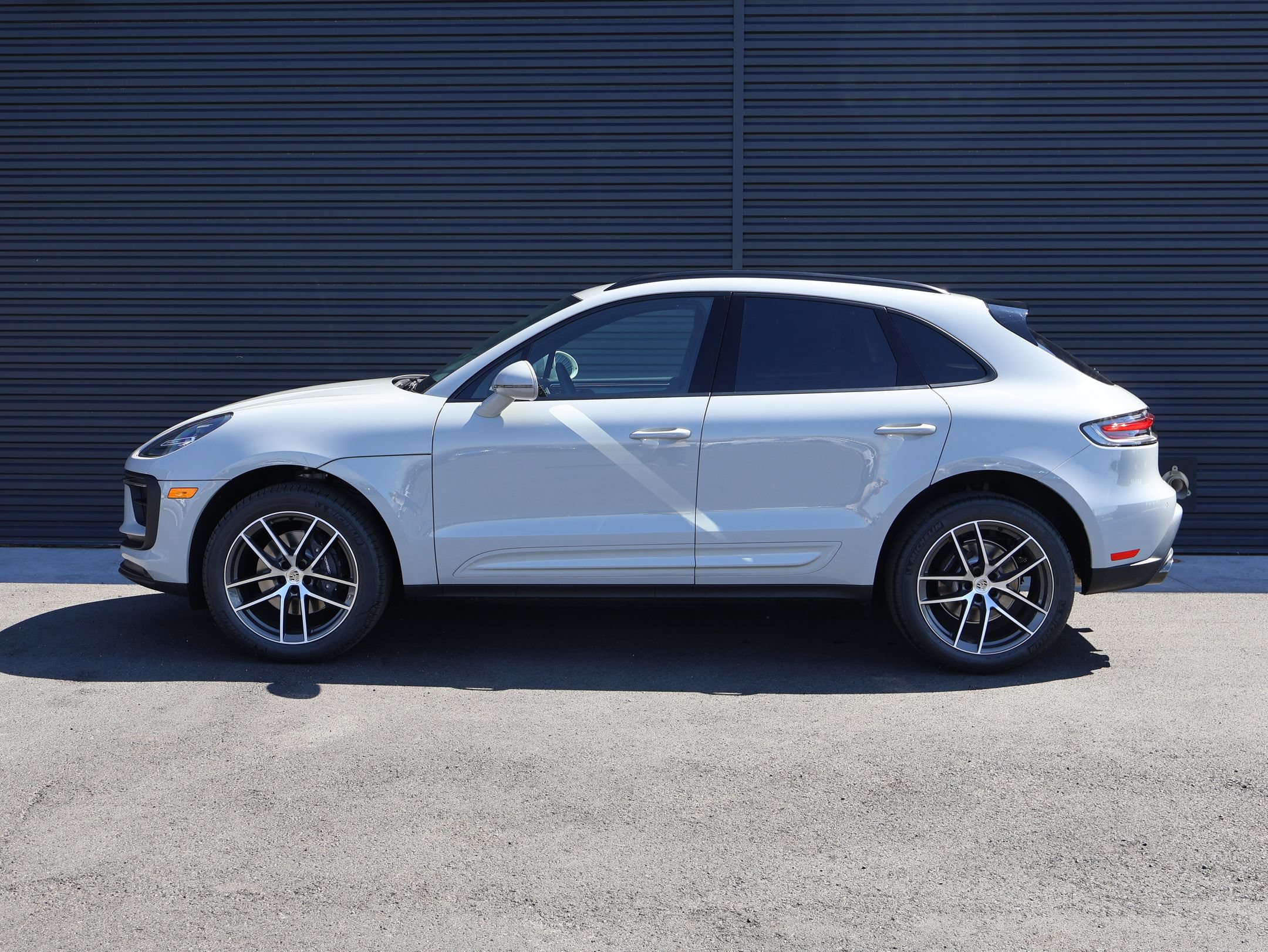 New 2026 Porsche Macan AWD/4WD image 2