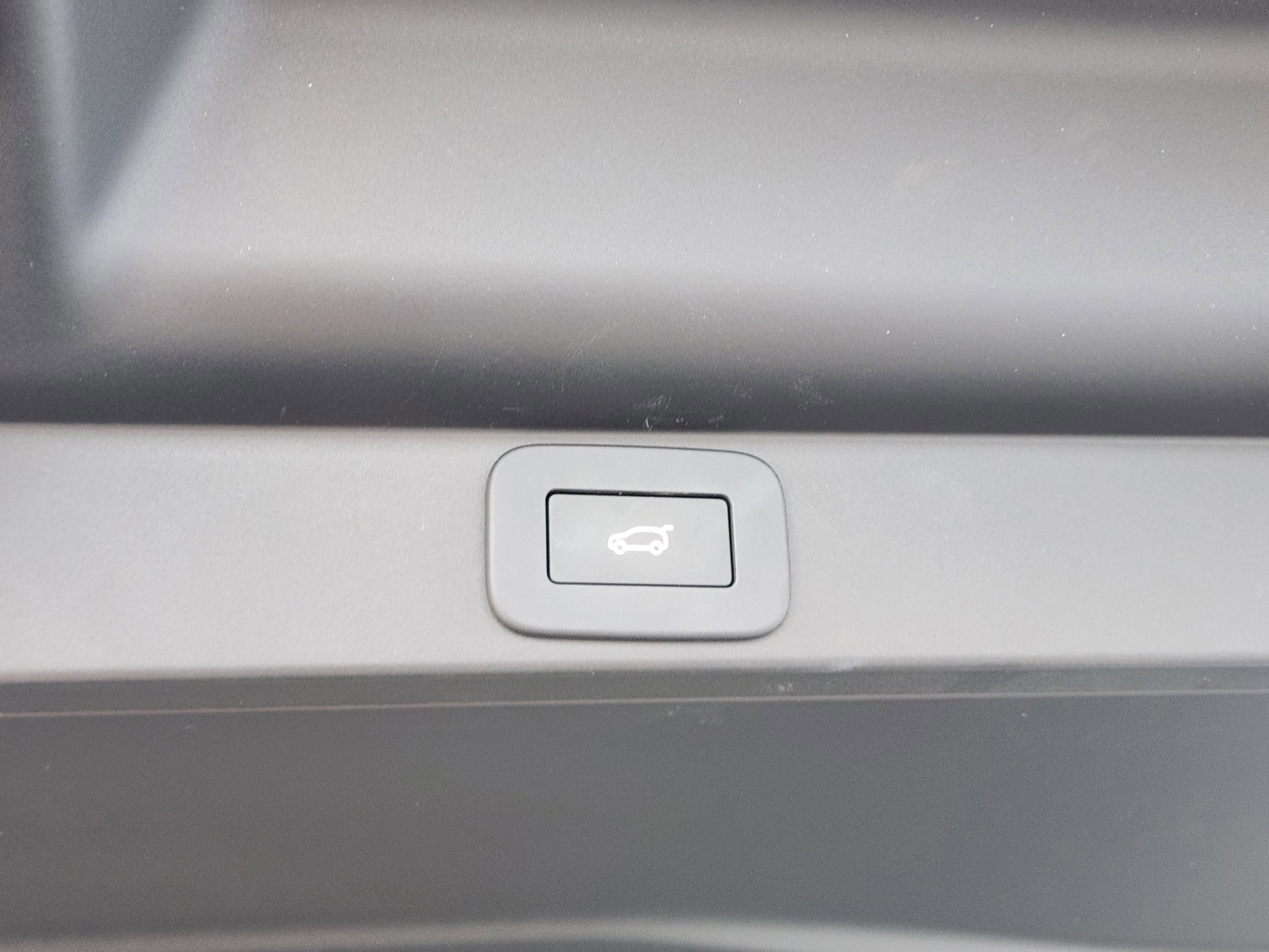 Certified 2025 Land Rover Range Rover SE image 27