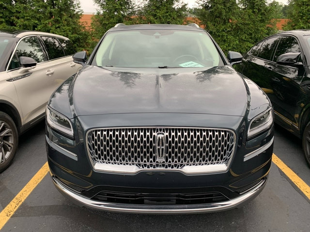 Used 2023 Lincoln Nautilus Reserve AWD/4WD image 3
