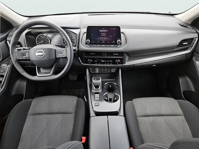 Certified 2025 Nissan Rogue SV image 18