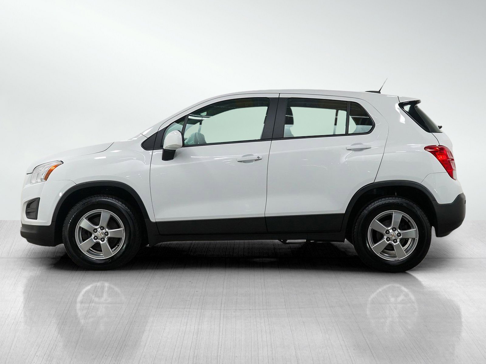 Used 2015 Chevrolet Trax LS image 2