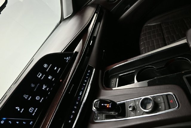 Used 2023 Cadillac Escalade ESV Sport Platinum w/ LPO, ONYX Package AWD/4WD image 22