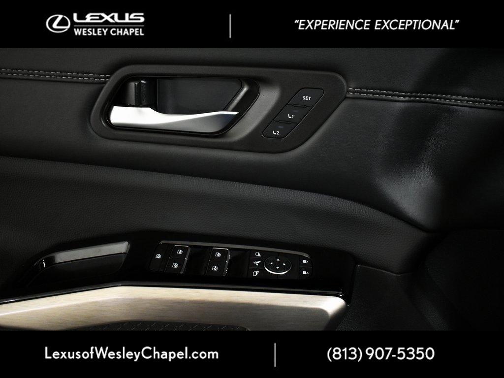 Used 2025 Nissan Pathfinder Platinum w/ Cargo Package image 42