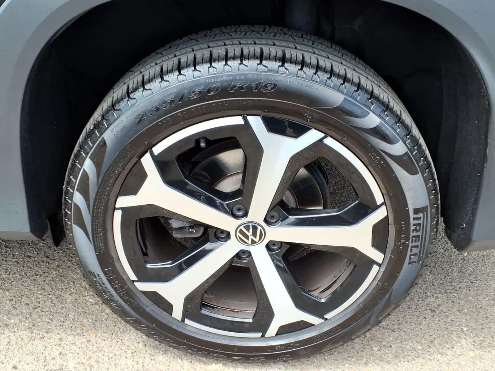 Used 2025 Volkswagen Tiguan SE AWD/4WD image 8