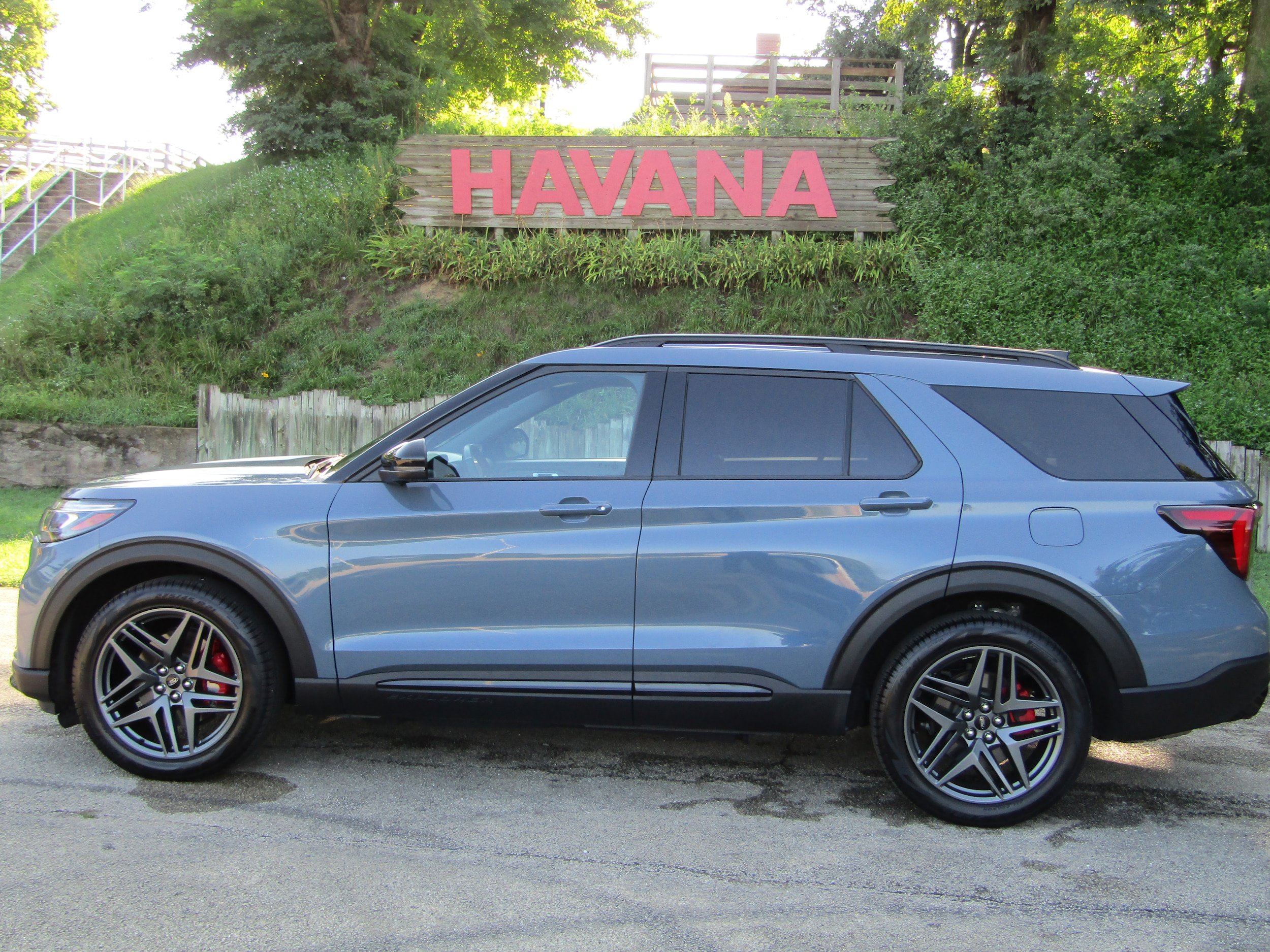 Used 2025 Ford Explorer ST w/ Sun And Sound Package AWD/4WD image 1