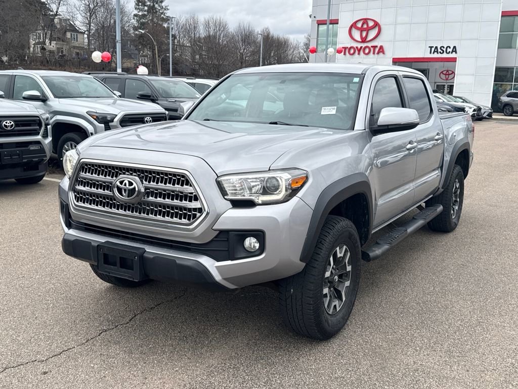 Used 2016 Toyota Tacoma TRD Off-Road w/ Towing Package image 3