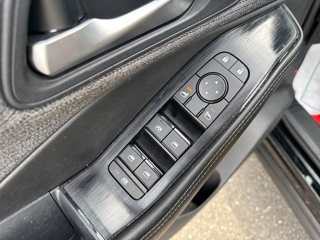 Used 2023 Nissan Rogue SV image 11