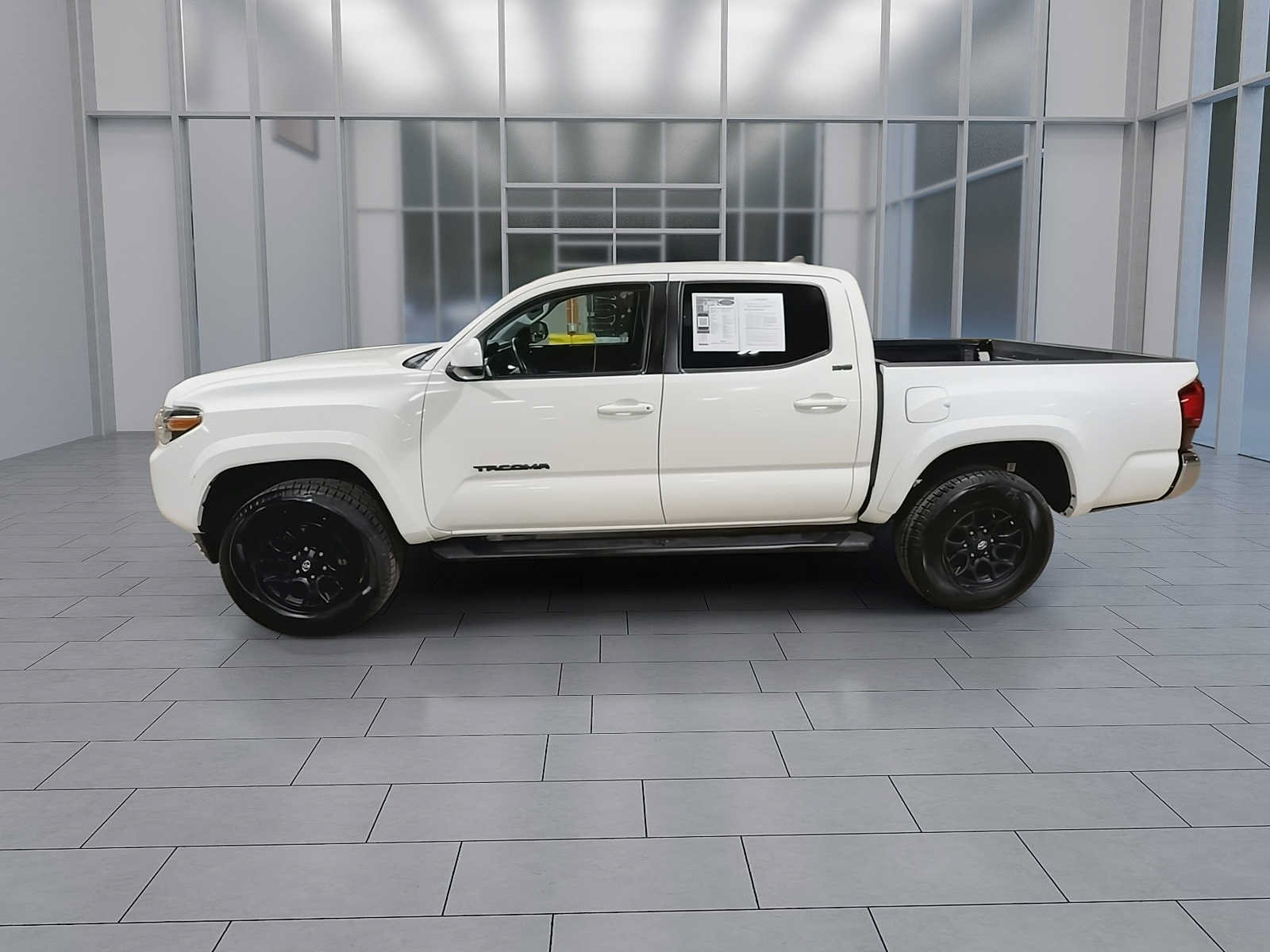 Used 2021 Toyota Tacoma SR5 AWD/4WD image 5
