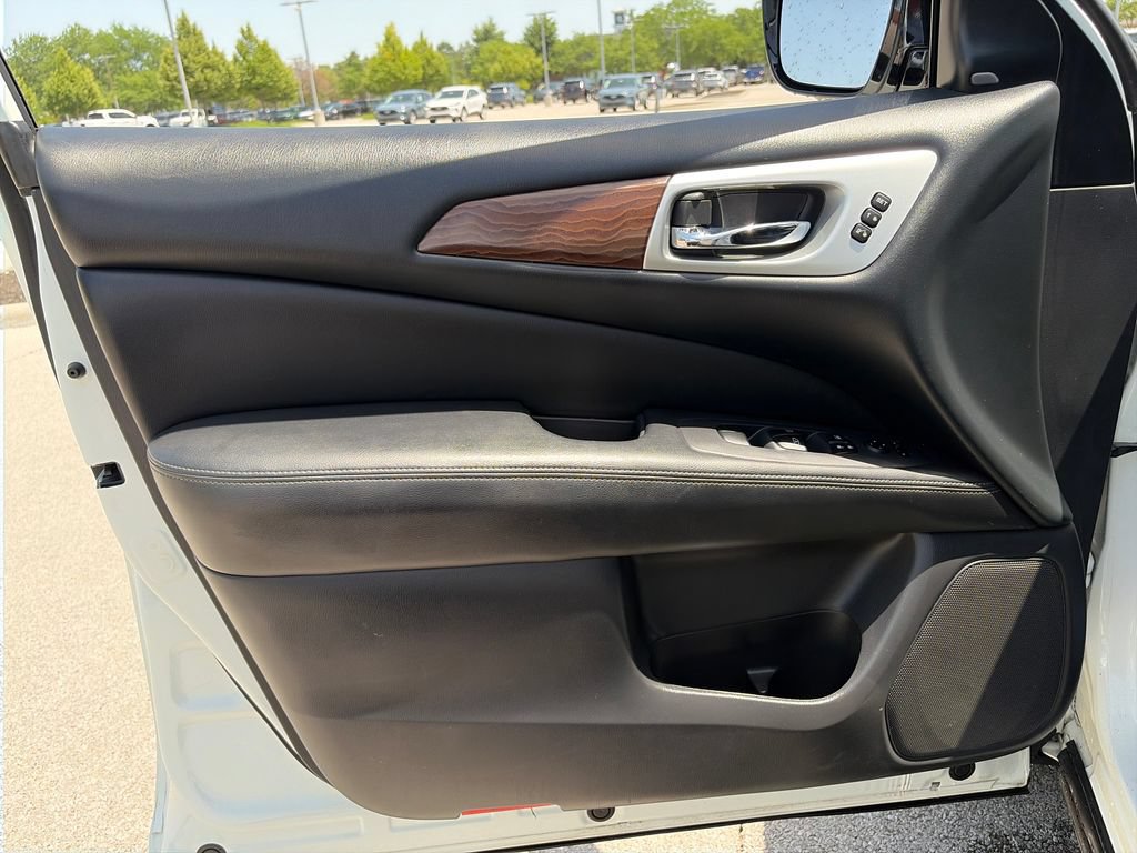 Used 2017 Nissan Pathfinder Platinum w/ Cargo Package AWD/4WD image 13