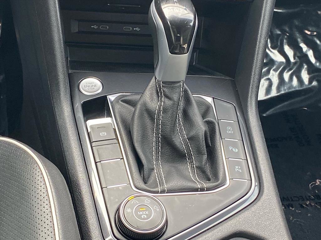 Certified 2024 Volkswagen Tiguan SEL R-Line image 9