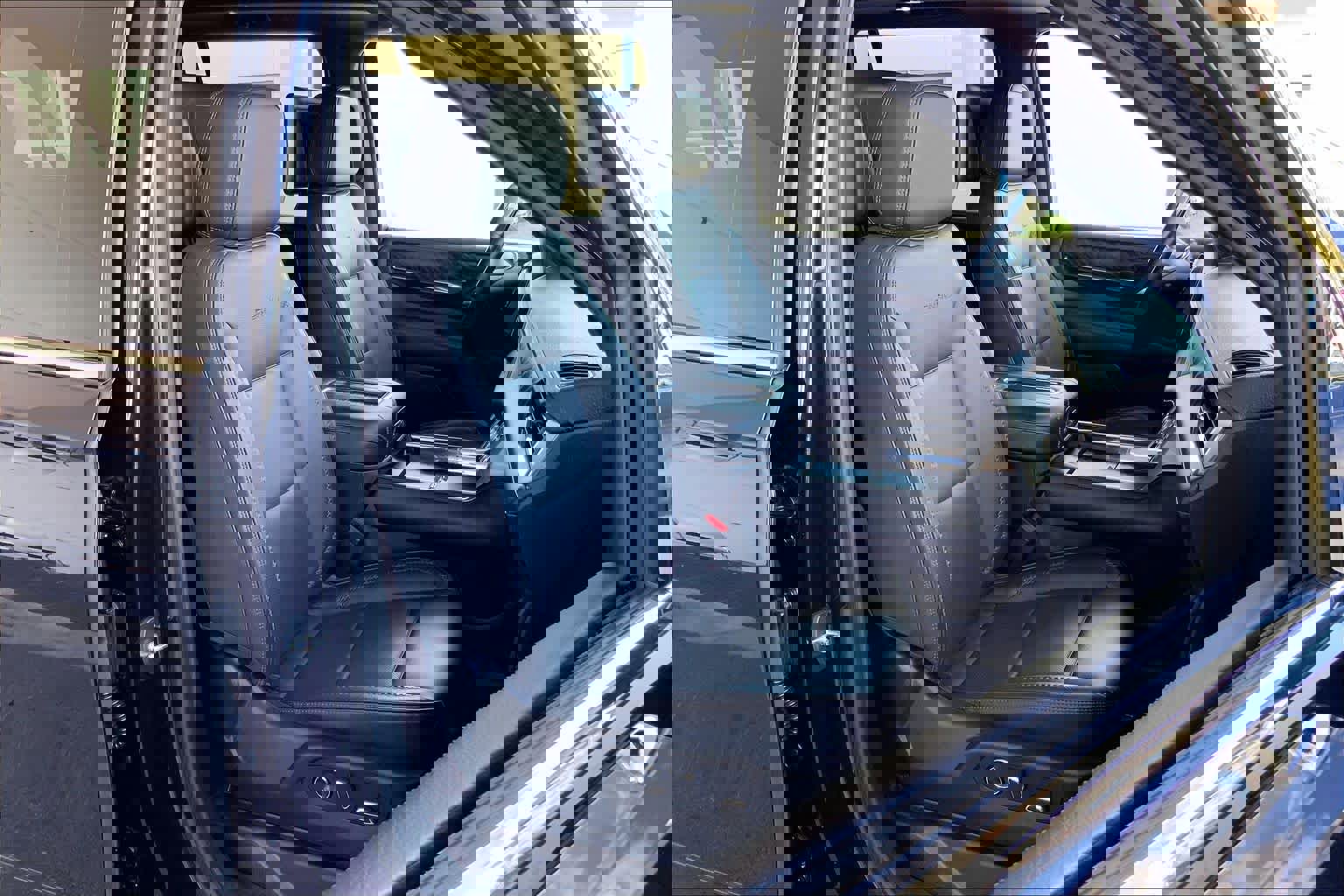 Used 2023 GMC Yukon XL Denali w/ Denali Reserve Package image 4