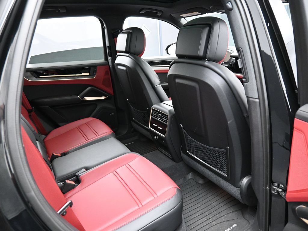 Certified 2025 Porsche Cayenne S AWD/4WD image 28