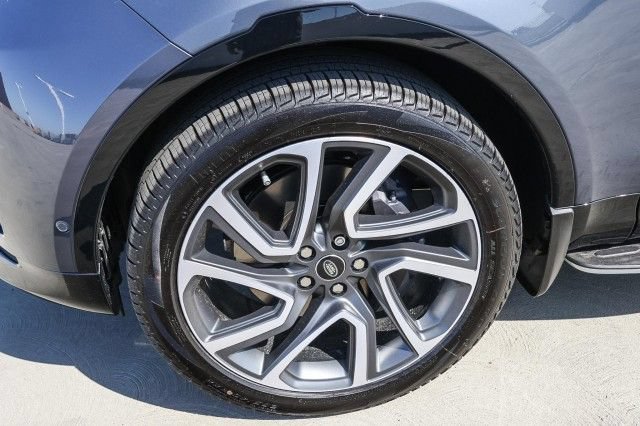 Certified 2025 Land Rover Discovery Dynamic SE AWD/4WD image 9