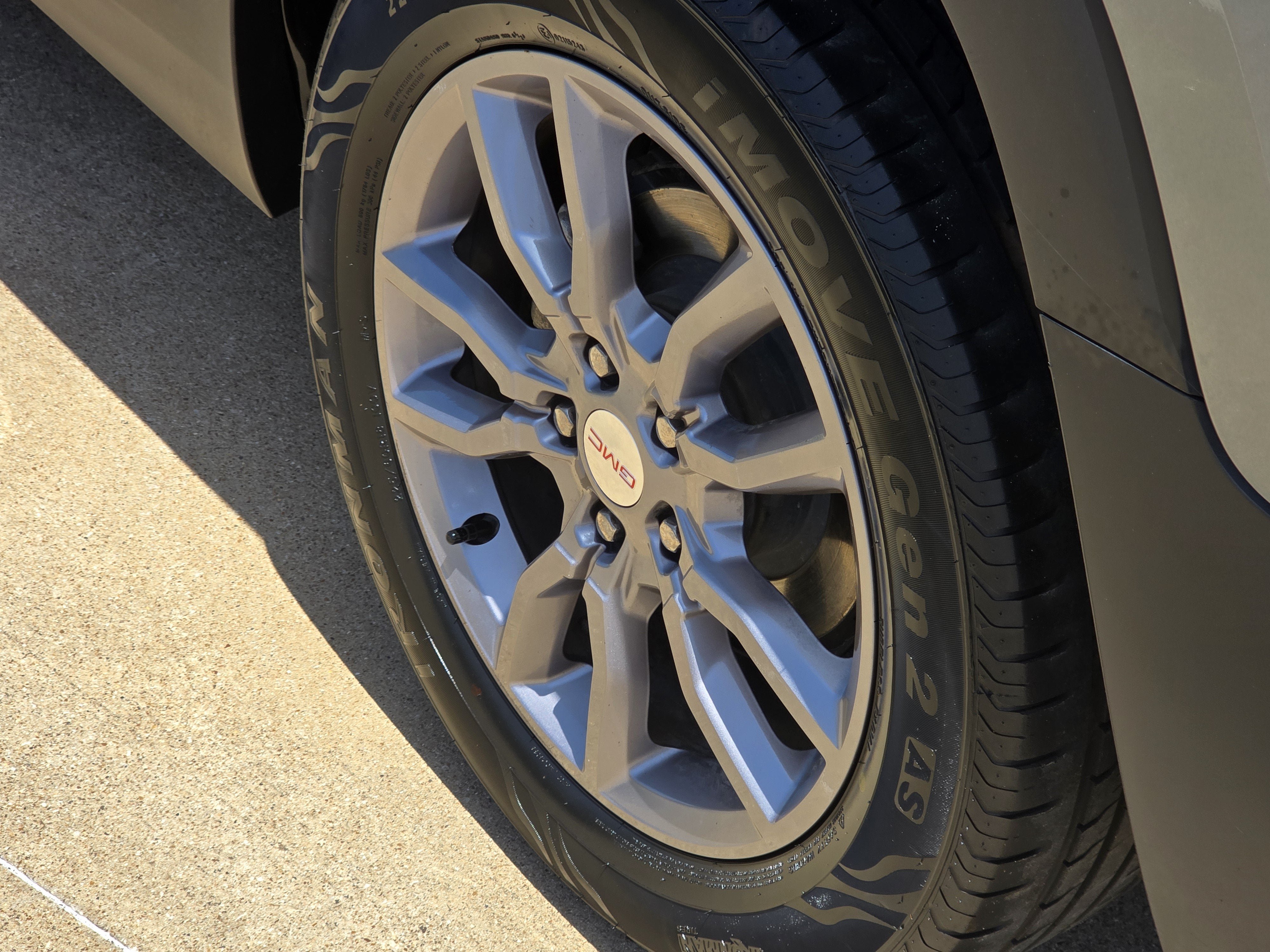 Used 2024 GMC Terrain SLT AWD/4WD image 9