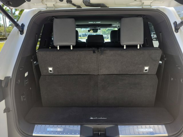 Used 2022 Lexus LX 600 4WD w/ Premium Package image 10