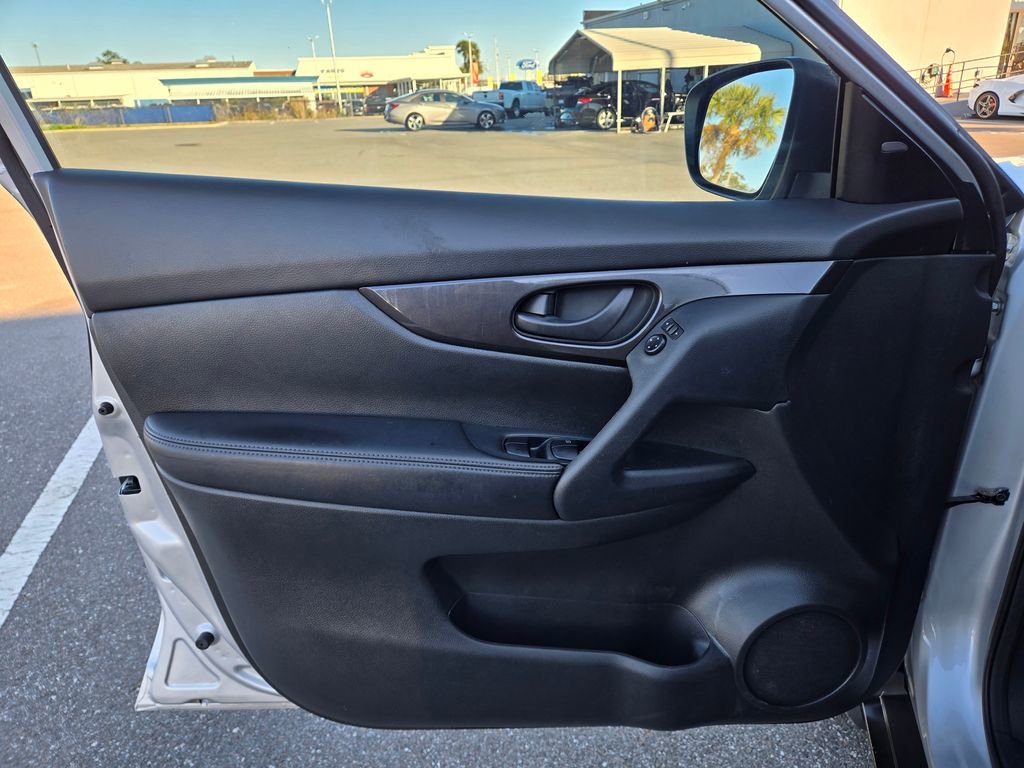 Used 2019 Nissan Rogue S image 19