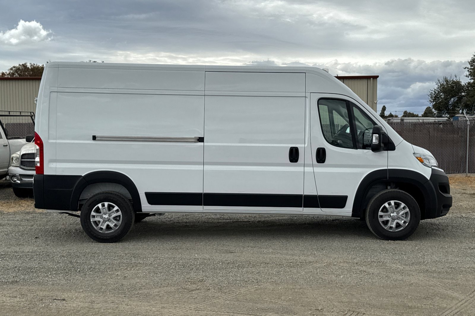 New 2026 RAM ProMaster 2500 w/ Quick Order Package 22G SLT image 2