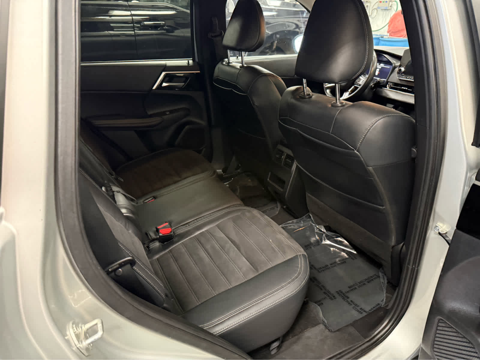 Used 2023 Mitsubishi Outlander SE image 16