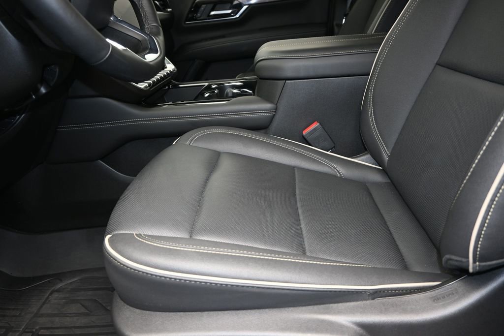 Used 2025 GMC Yukon Elevation w/ LPO, Elevation Black Package AWD/4WD image 13
