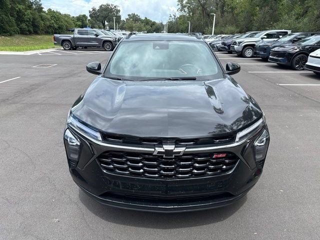 Used 2024 Chevrolet Trax RS w/ Sunroof Package FWD image 2