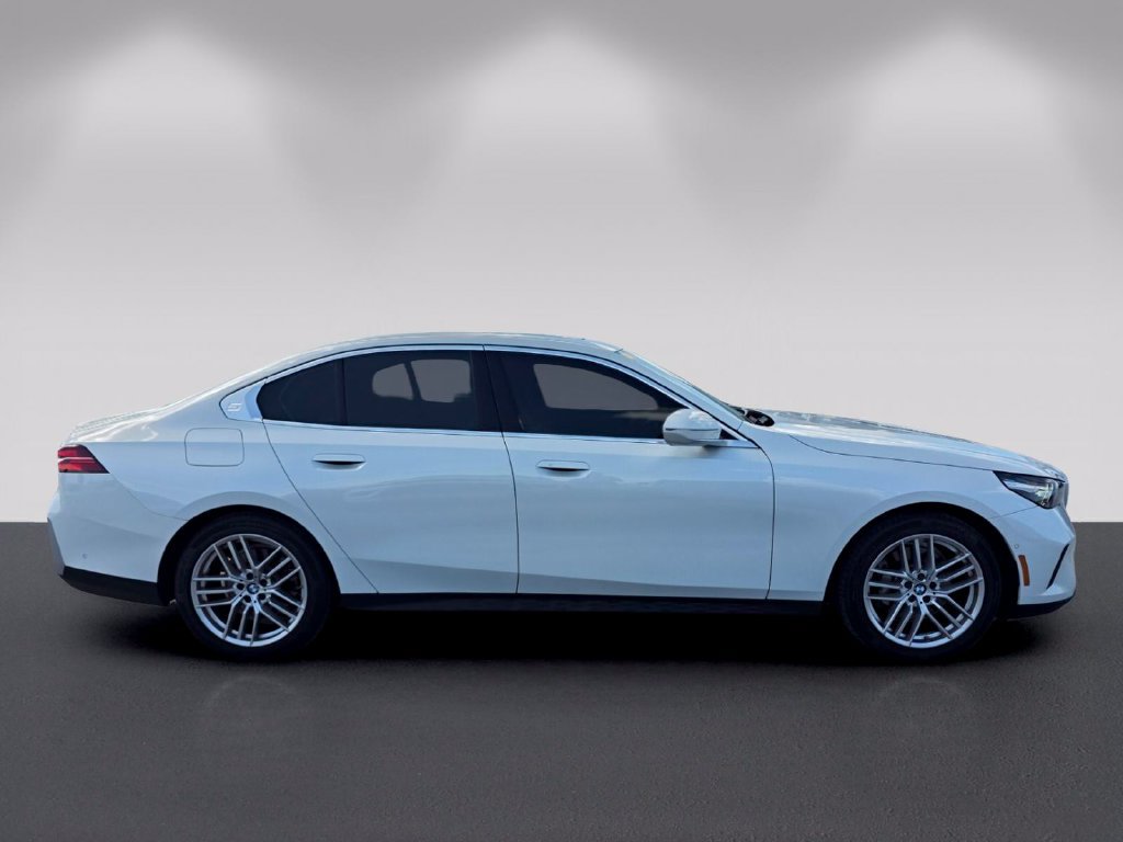 Certified 2025 BMW 530i RWD image 3