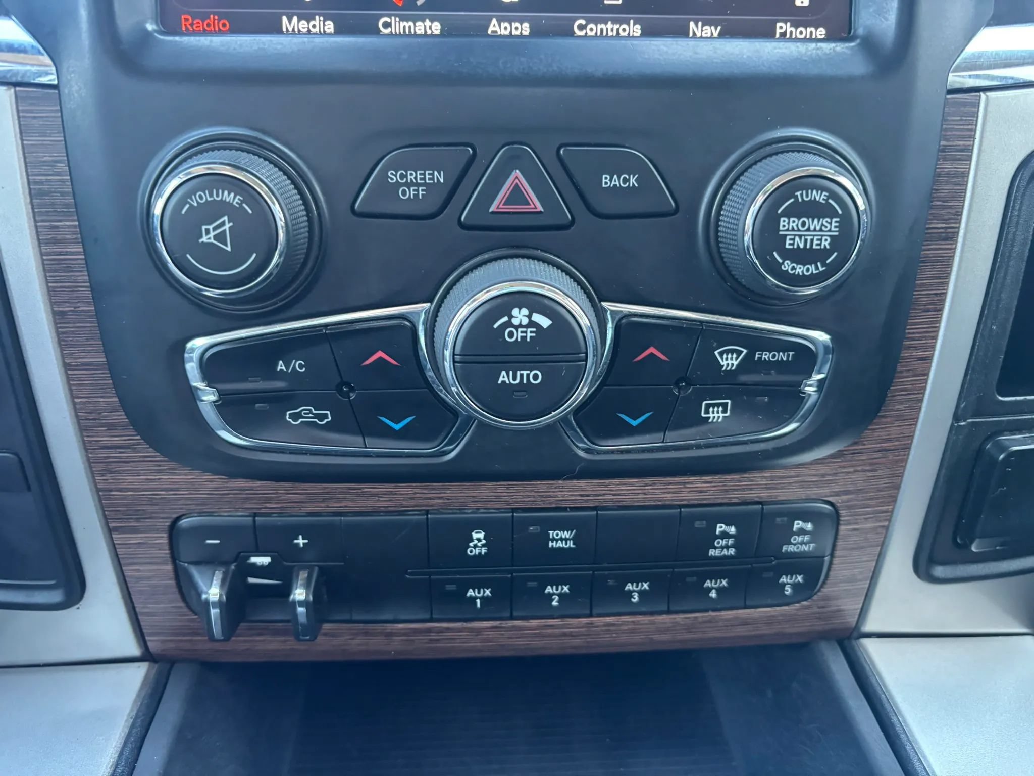Used 2018 RAM 2500 Laramie w/ Snow Chief Group AWD/4WD image 23