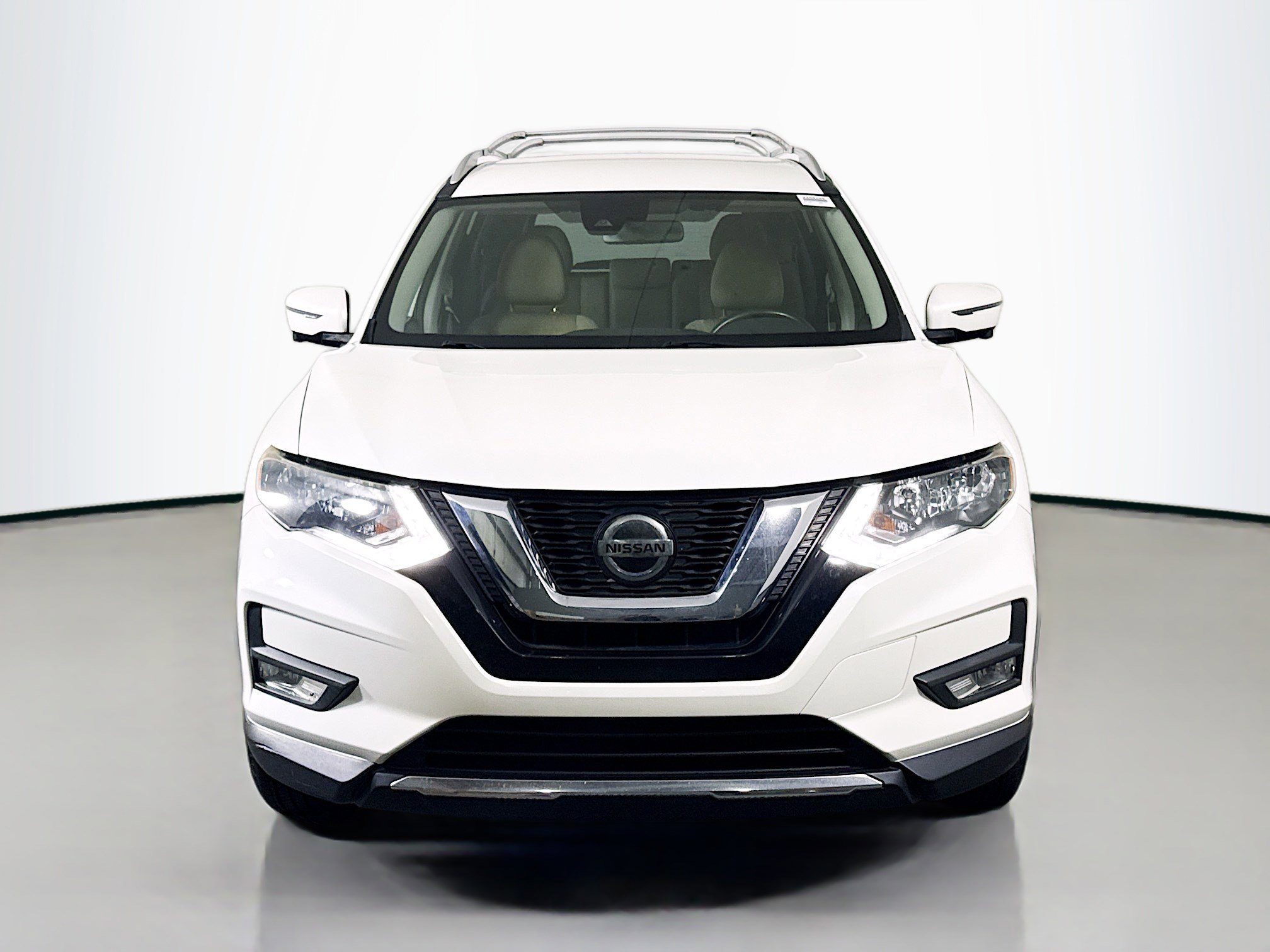 Used 2019 Nissan Rogue SV w/ Premium Package image 2