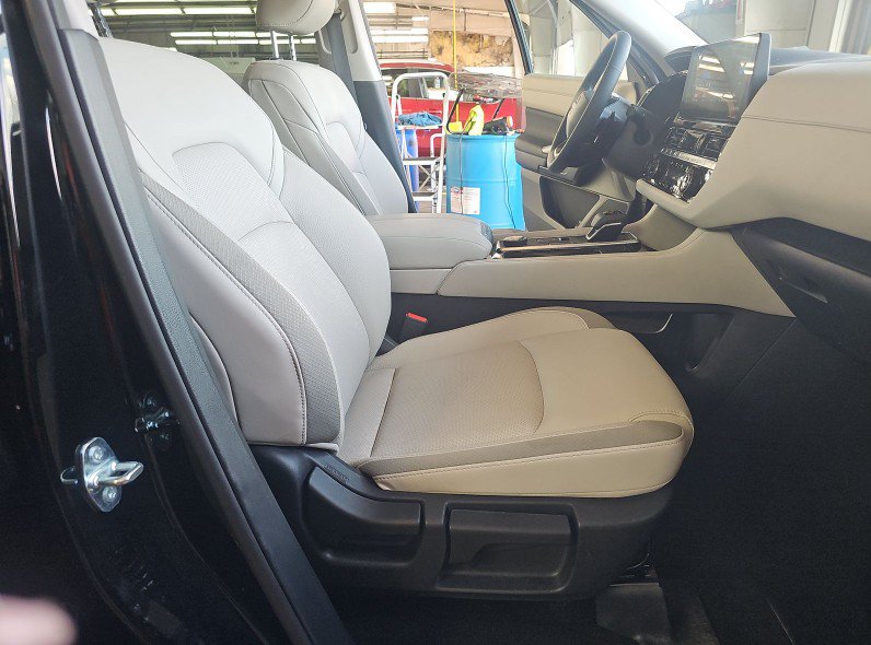 Used 2026 Nissan Pathfinder SL AWD/4WD image 17