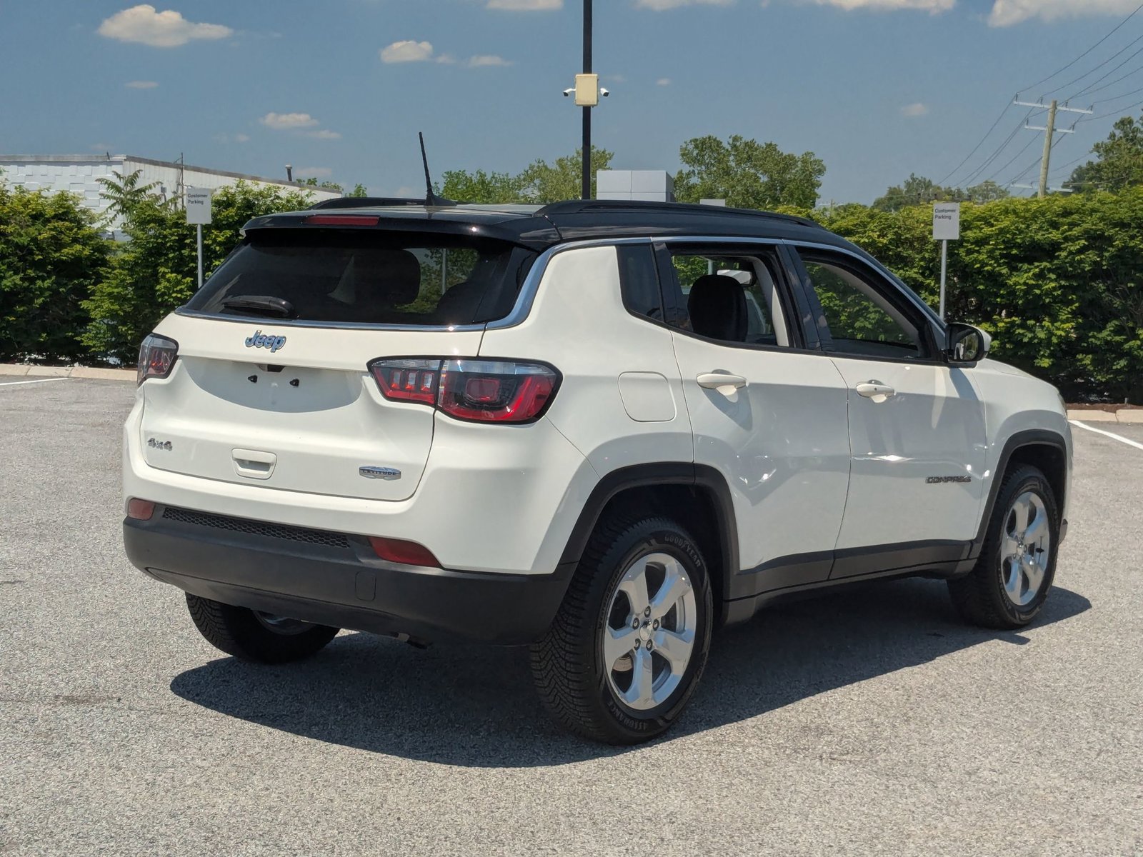Used 2018 Jeep Compass Latitude w/ Popular Equipment Group AWD/4WD image 9