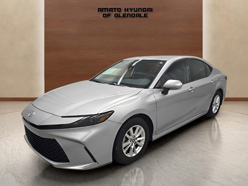 Used 2025 Toyota Camry LE image 2