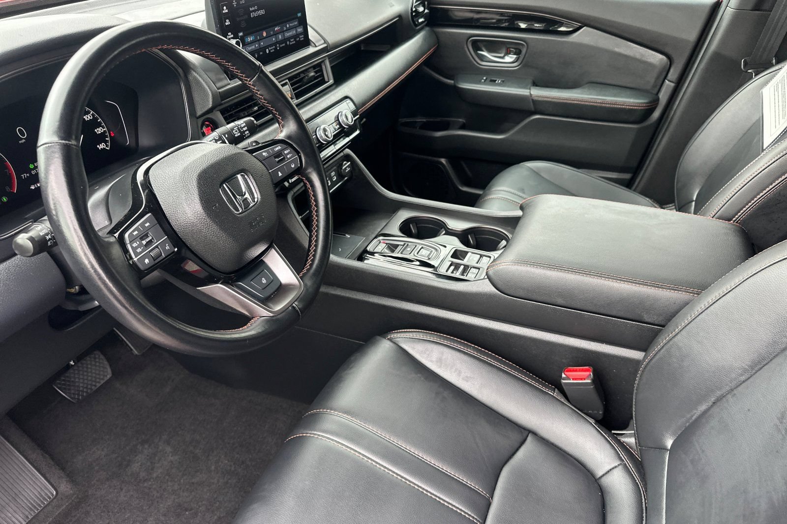 Used 2025 Honda Pilot TrailSport image 10