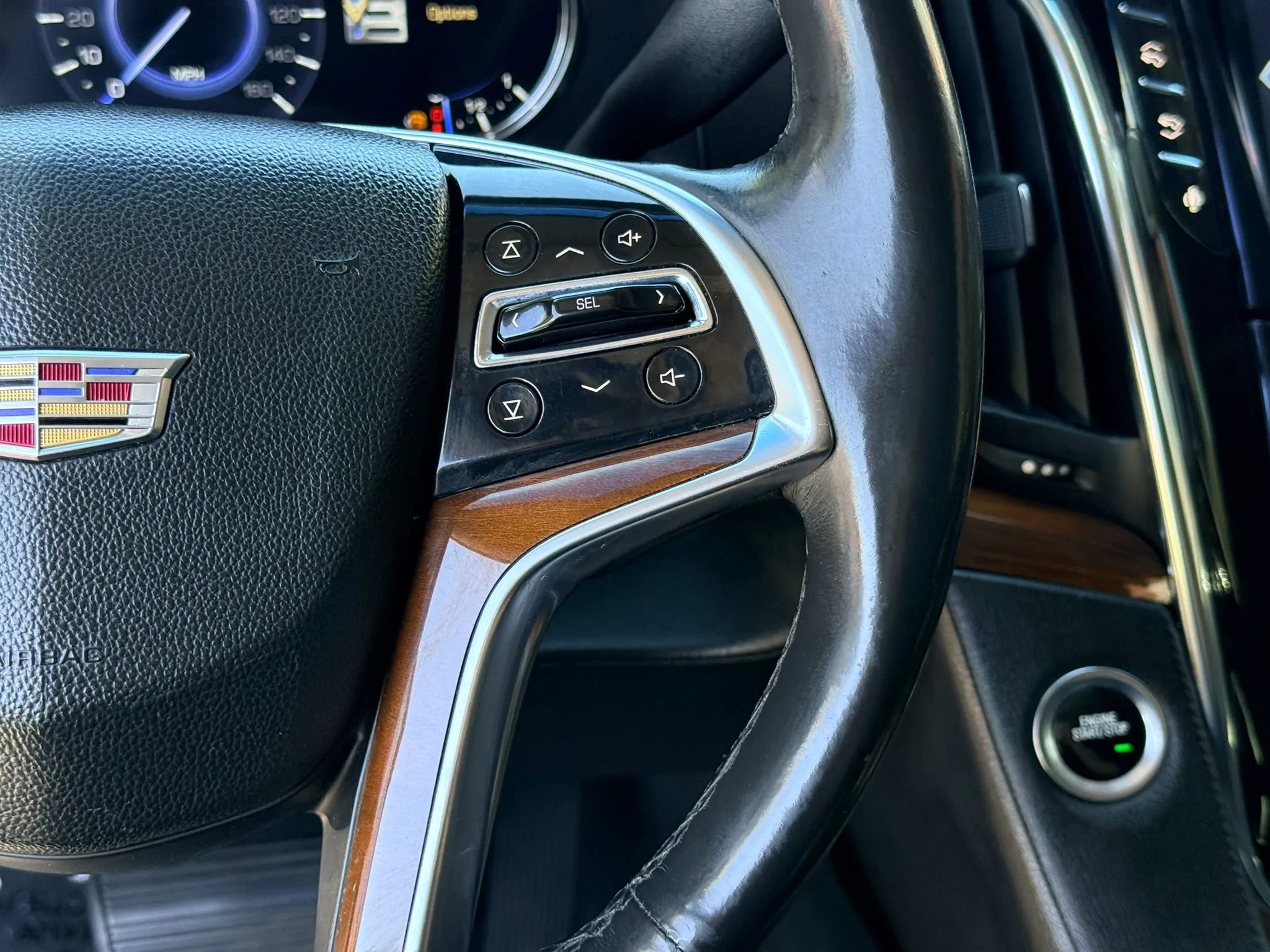 Used 2018 Cadillac Escalade ESV Luxury RWD image 28