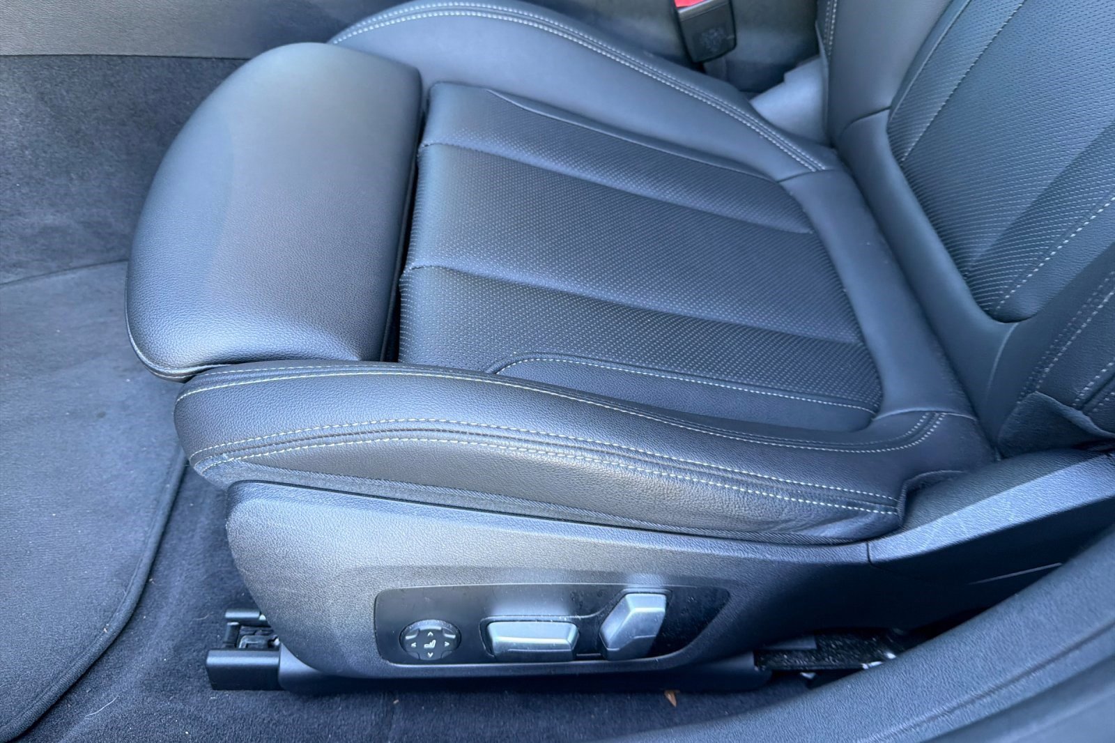 Used 2023 BMW i4 eDrive35 w/ Premium Package image 14