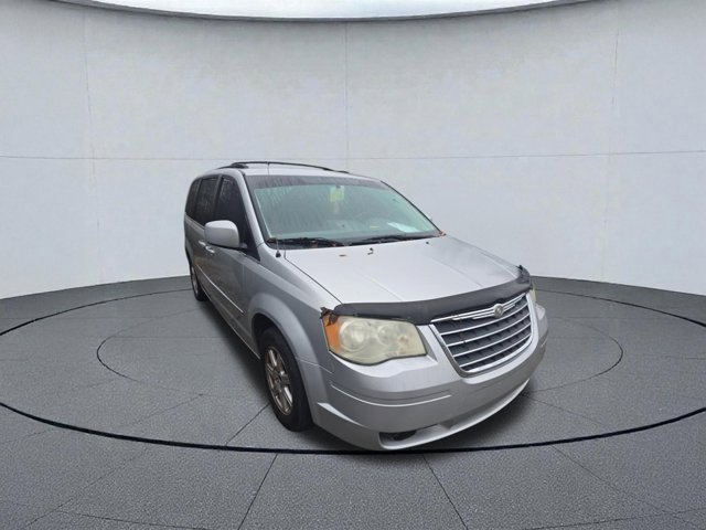 Used 2010 Chrysler Town & Country Touring image 5