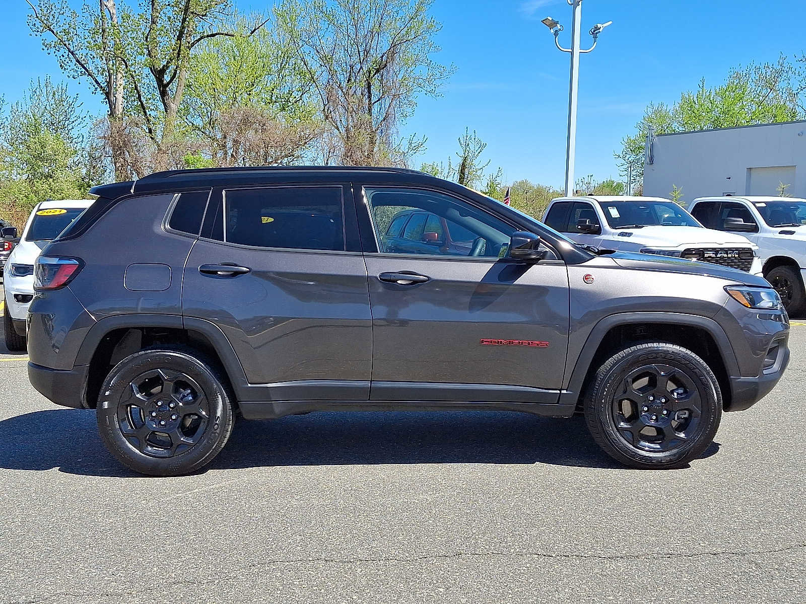 Used 2024 Jeep Compass Trailhawk image 8