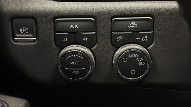 Used 2023 Chevrolet Silverado 1500 LT AWD/4WD image 40