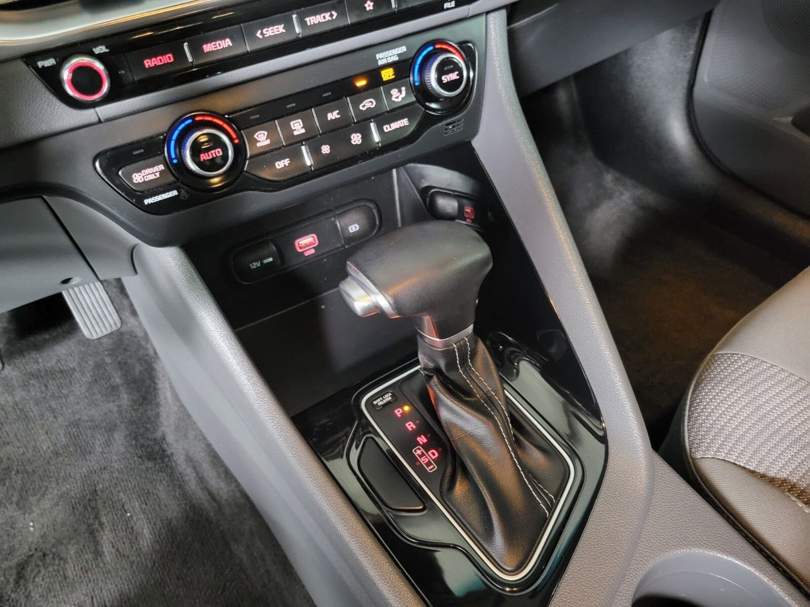 Used 2022 Kia Niro LXS w/ Digital Cluster Package image 26