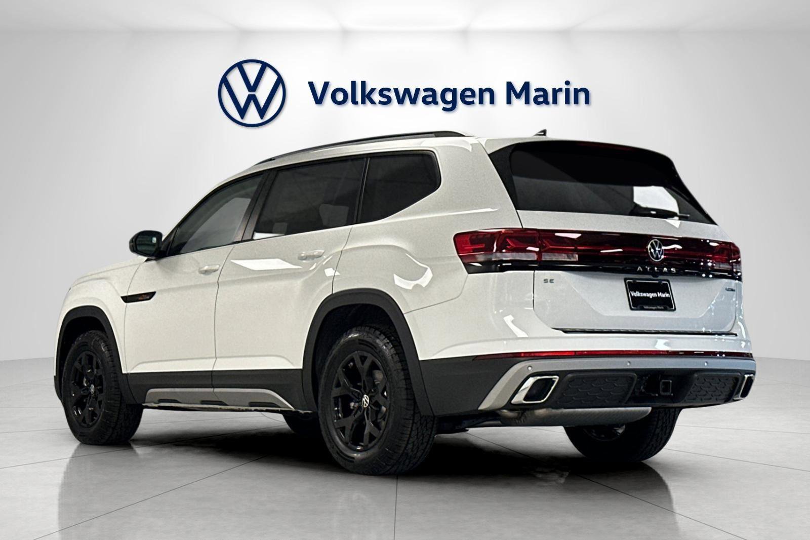New 2025 Volkswagen Atlas Peak Edition SE image 3
