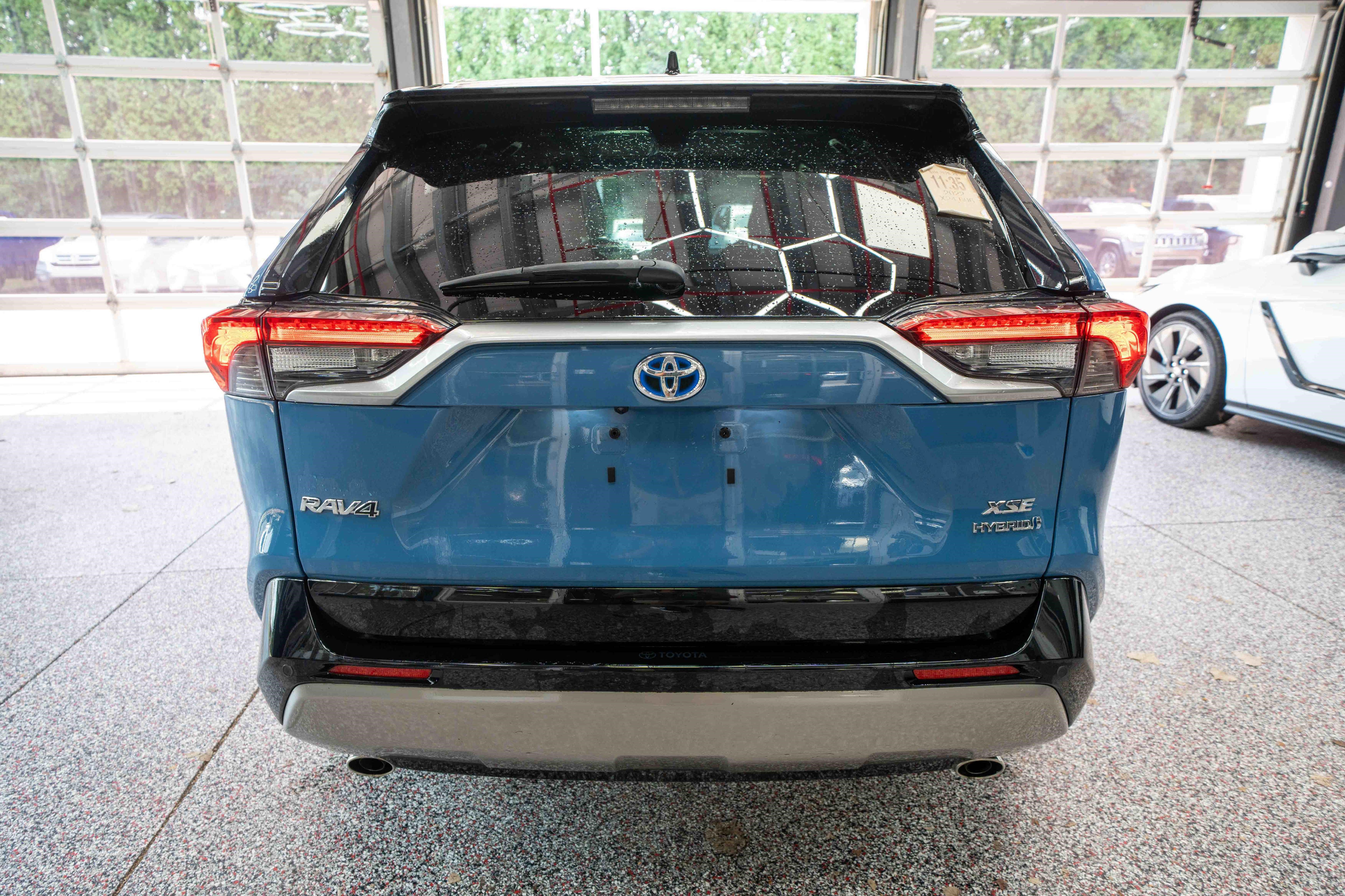 Used 2022 Toyota RAV4 XSE AWD/4WD image 3