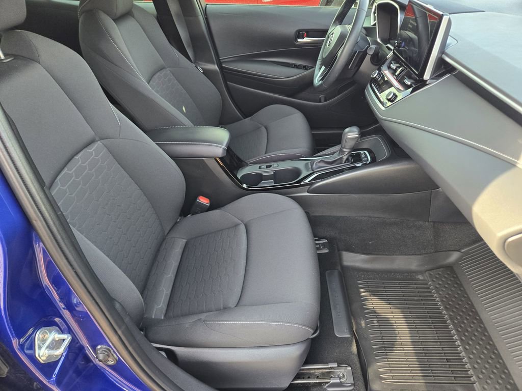 Used 2025 Toyota Corolla SE w/ SE Package image 17