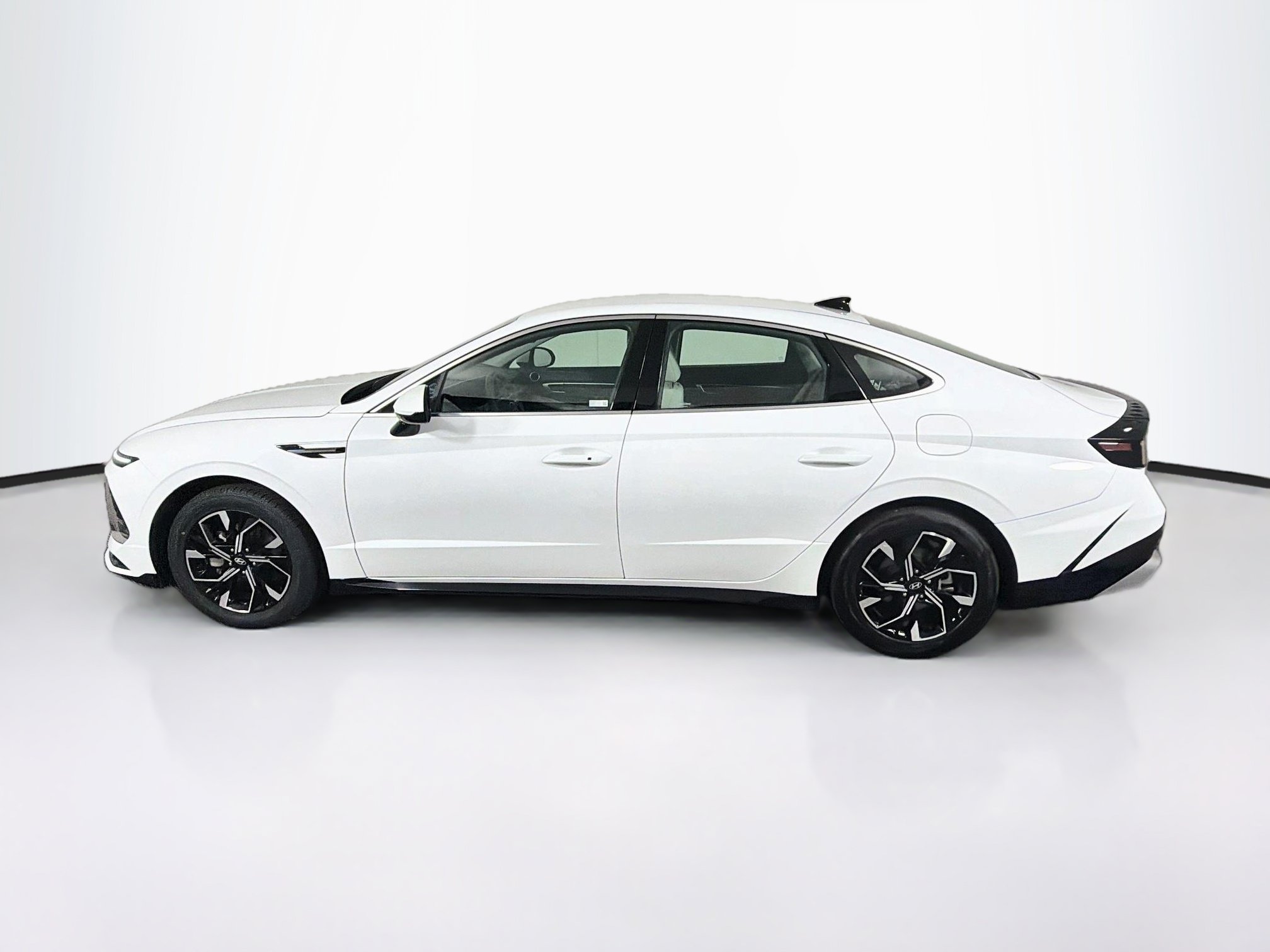 Used 2025 Hyundai Sonata SEL FWD image 4