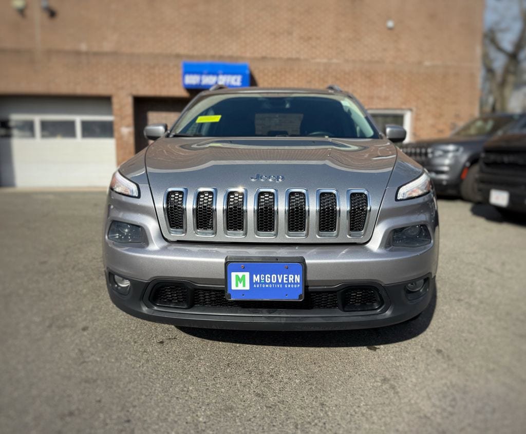 Used 2016 Jeep Cherokee Latitude AWD/4WD image 2