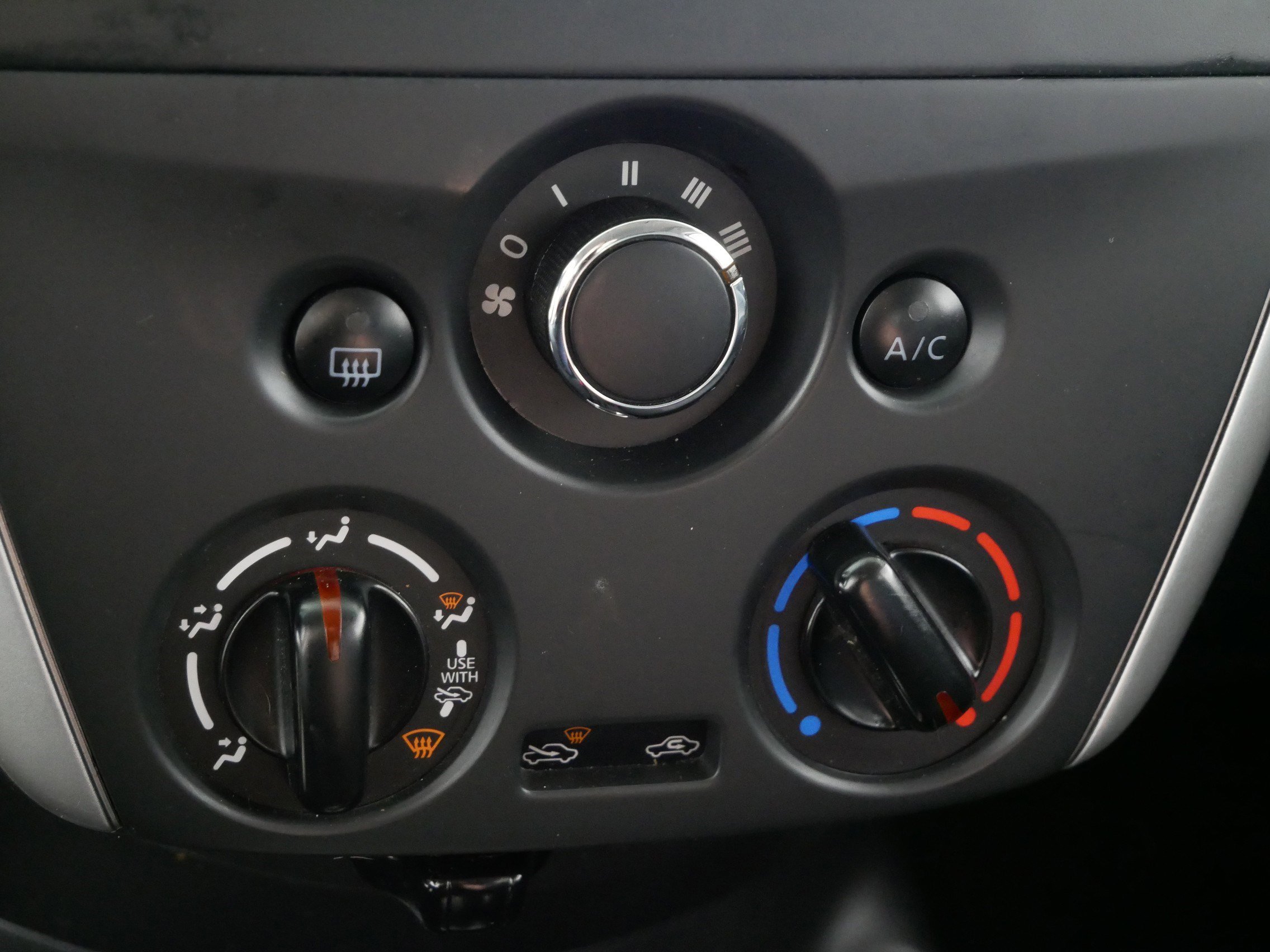 Used 2019 Nissan Versa SV image 23