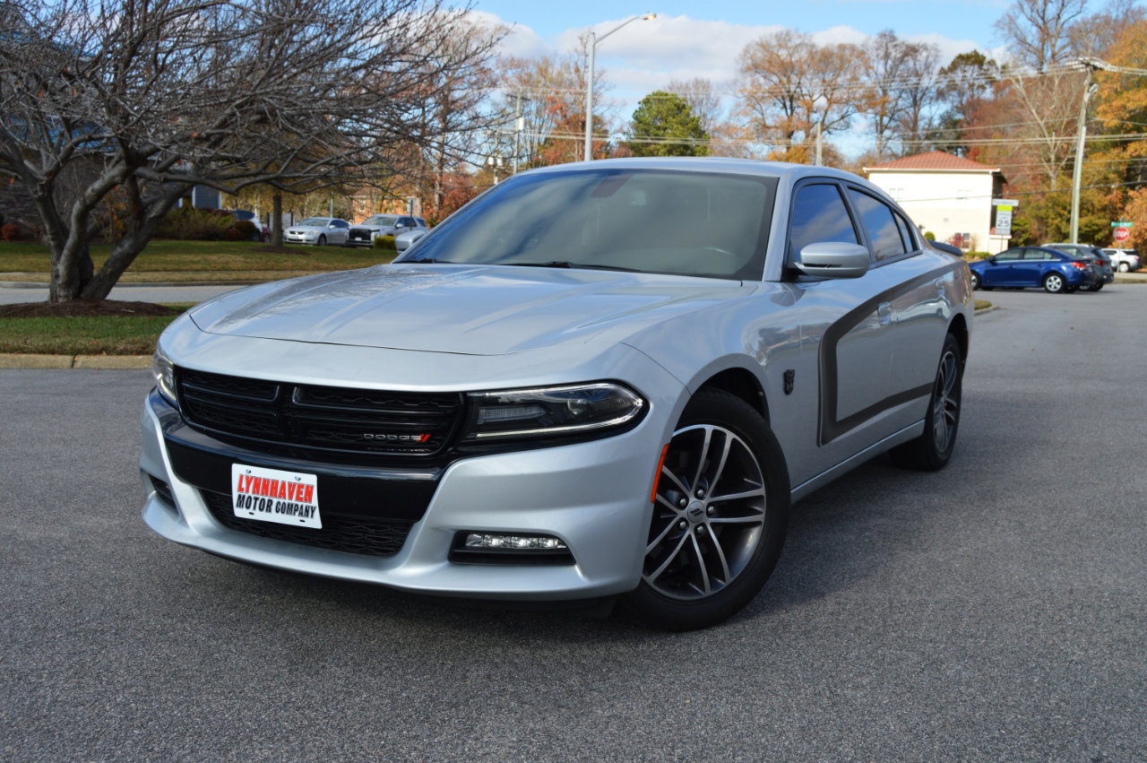 Used 2019 Dodge Charger SXT w/ Driver Confidence Group image 3