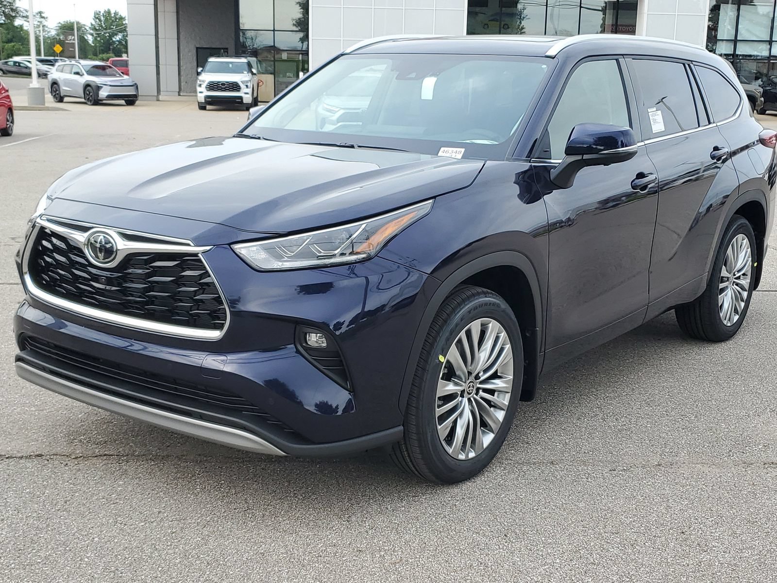 New 2026 Toyota Highlander Platinum AWD/4WD image 2