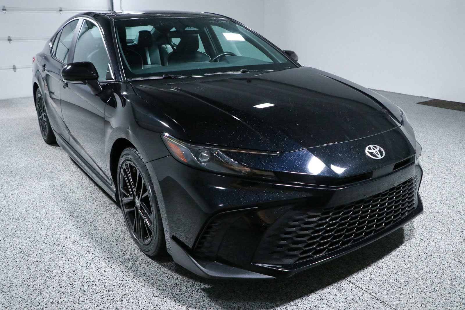 Used 2025 Toyota Camry SE FWD image 5