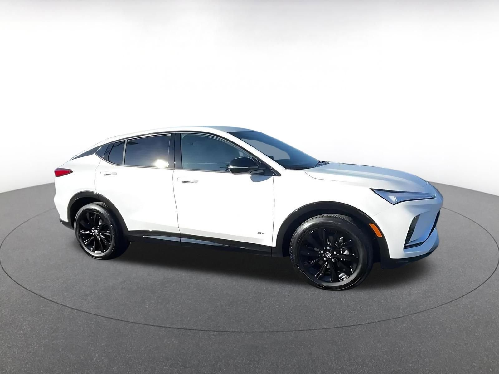 Used 2025 Buick Envista Sport Touring image 2