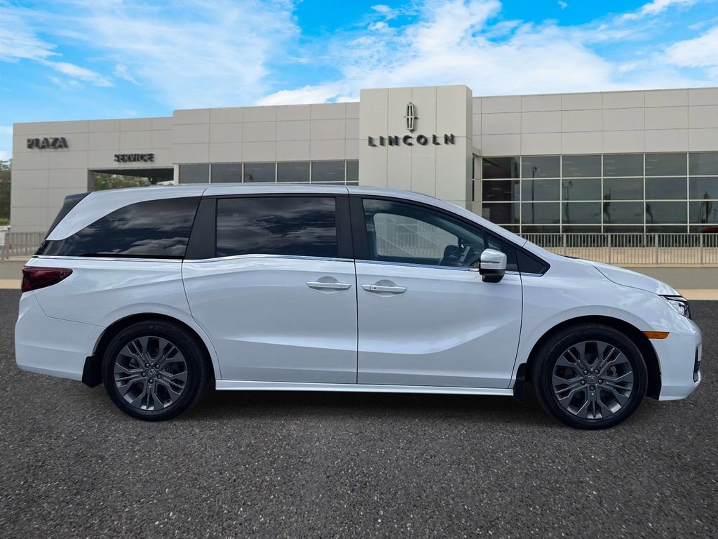 Used 2025 Honda Odyssey Touring image 2