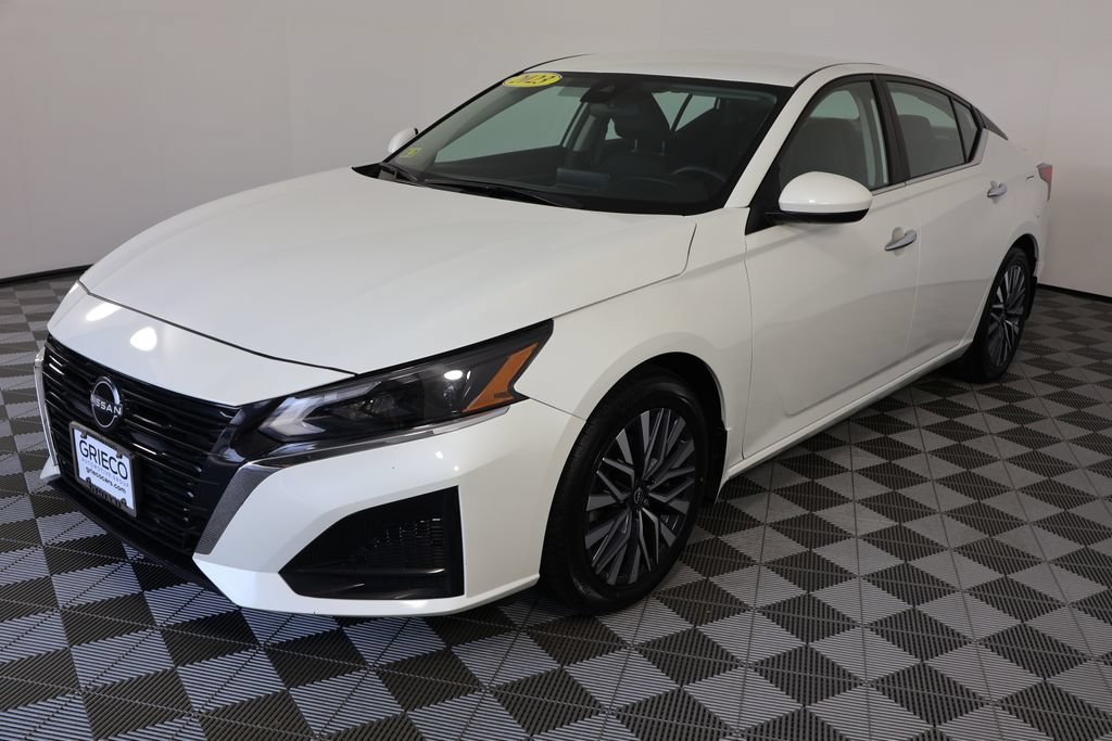 Used 2023 Nissan Altima 2.5 SV FWD image 4