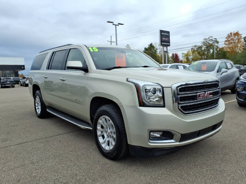 Used 2015 GMC Yukon XL SLT w/ Open Road Package AWD/4WD image 3